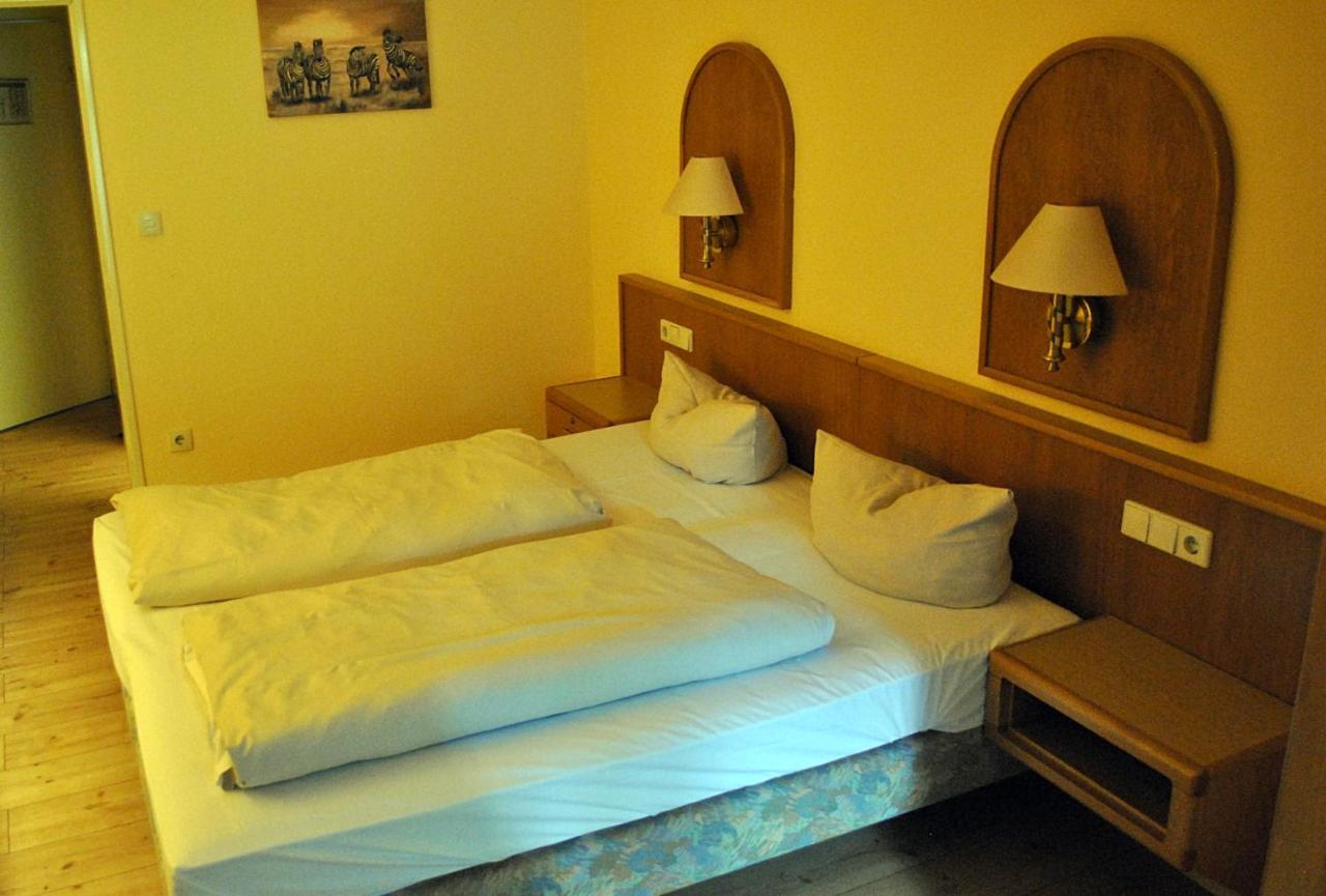 Parkhotel Keck - Castillo Del Bosque Wingst Экстерьер фото