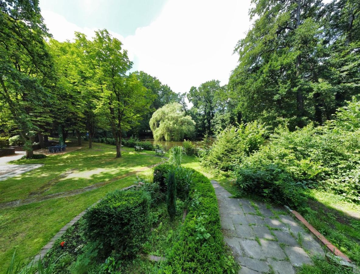 Parkhotel Keck - Castillo Del Bosque Wingst Экстерьер фото